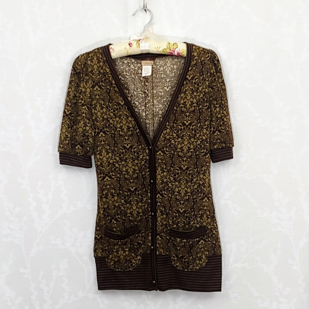 Daytrip Short Sleeve Filigree Button Down Top M